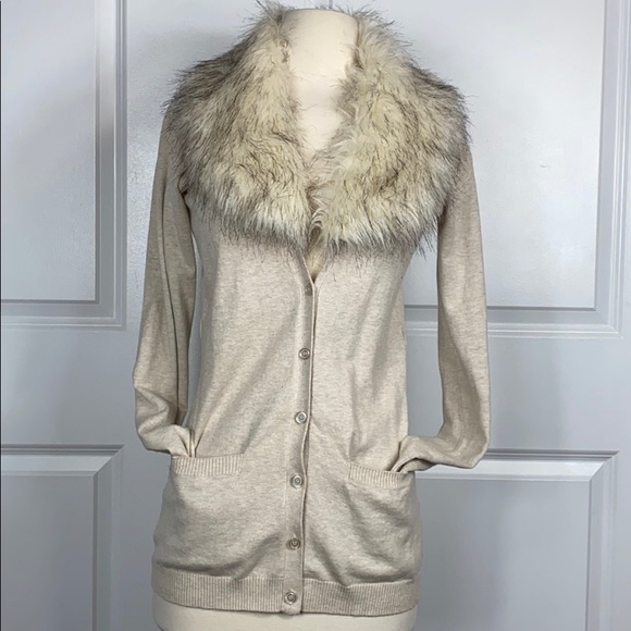 The limited removable collard faux fur sweater - Picture 6 of 16